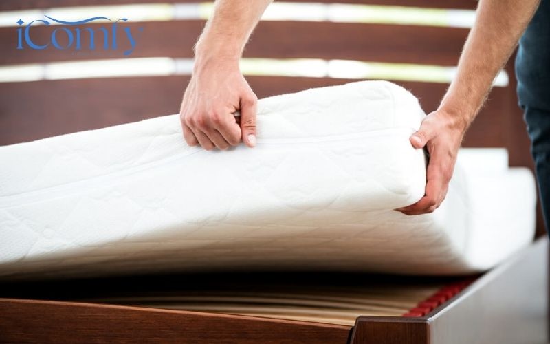 Mách bạn 13 cách bảo quản nệm foam hiệu quả tại nhà 4 Xoay đầu nệm định kỳ 6 tháng 1 lần