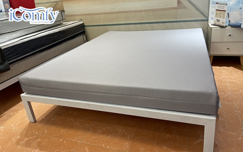 Nệm foam 1m có trọng lượng nhẹ, dù là thiết kế nguyên tấm hay dạng 2 -3 tấm gấp gọn
