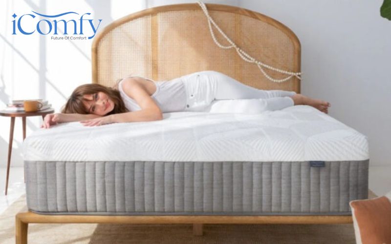 Nên chọn nệm đa tầng hay nệm memory foam để có được giấc ngủ chất lượng nhất? 4 Nệm memory foam sẽ nhẹ nhàng ôm sát cơ thể khi nằm