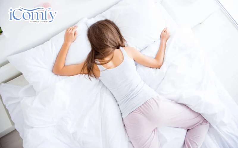 Cách lựa chọn gối phù hợp giúp chăm sóc sức khỏe toàn diện 4 Nằm sấp khiến cổ phải xoay sang một bên trong thời gian dài