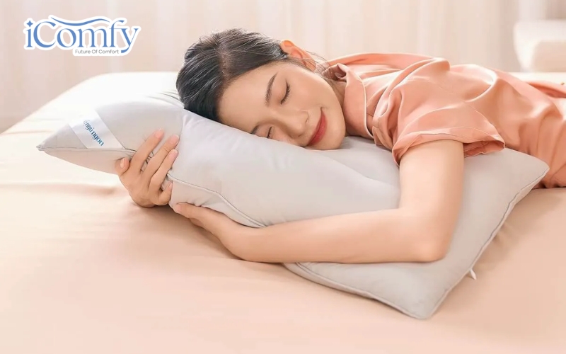 Nằm sấp là tư thế ngủ không được khuyến khích vì nó có thể gây áp lực lên cột sống và cổ