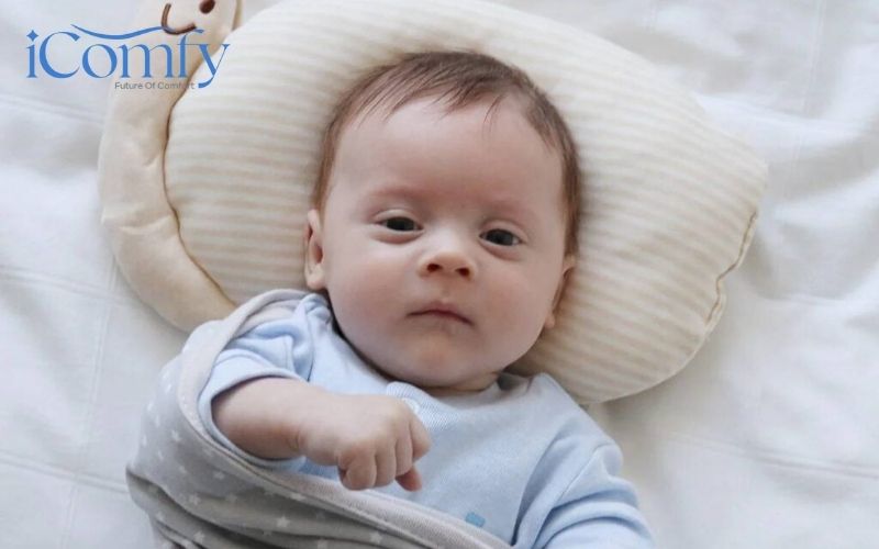 Kinh nghiệm chọn mua gối cho bé 2 tuổi phụ huynh cần biết 3 Gối có độ cứng vừa phải sẽ giúp nâng đỡ đầu và cổ bé khi ngủ
