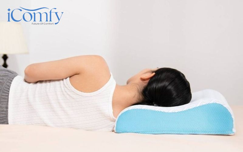 Cách chọn gối cho người nằm nghiêng tốt nhất 6 Gối công thái học được thiết kế theo đường cong tự nhiên của cổ và vai