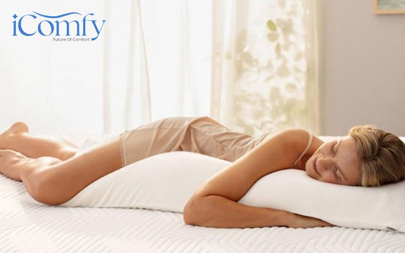 Cách chọn gối cho người nằm nghiêng tốt nhất 7 Người nằm nghiêng nên sử dụng thêm một chiếc gối ôm
