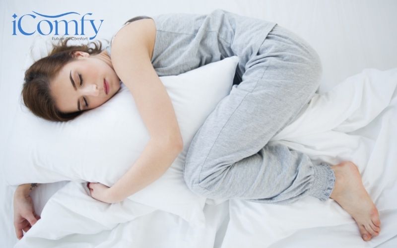 Gối dài - Công dụng và bí quyết chọn gối phù hợp 3 Gối dài giúp giảm thiểu tình trạng đau lưng, căng cơ