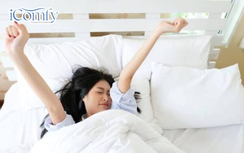 Sau nhiều giờ đứng, đi lại hoặc ngồi làm việc, kê chân khoảng 15 – 30 phút là cách đơn giản để cơ bắp vùng chi dưới được nghỉ ngơi