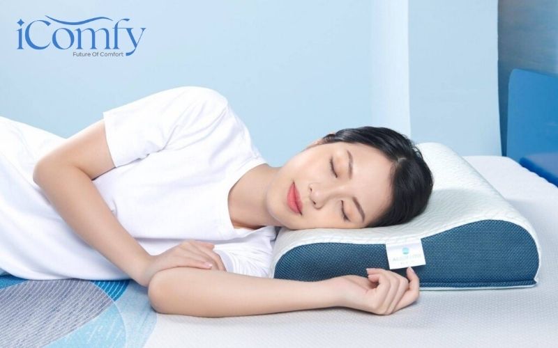 Có nên nằm gối làm mát không? Ai nên nằm gối làm mát? 2 Gối làm mát là sản phẩm được thiết kế đặc biệt để giữ cho cơ thể cảm thấy mát mẻ khi ngủ