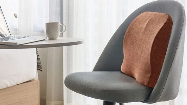 Cách chọn gối tựa lưng văn phòng đánh bay cơn đau mỏi cột sống