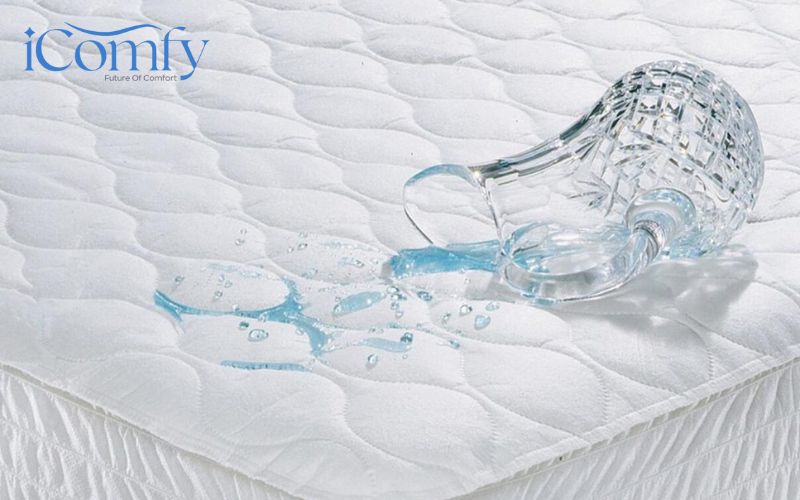 Hướng dẫn cách phân biệt nệm Foam thật giả đơn giản, chính xác 6 Thử khả năng thấm nước để phân biệt nệm Foam thật giả
