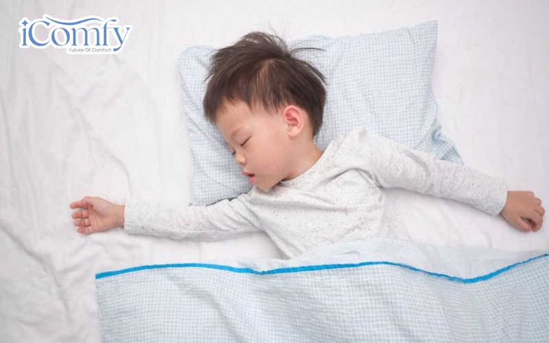Tiêu chí đầu tiên khi chọn mua gối cho bé 2 tuổi là lựa chọn khổ gối vừa vặn với đầu