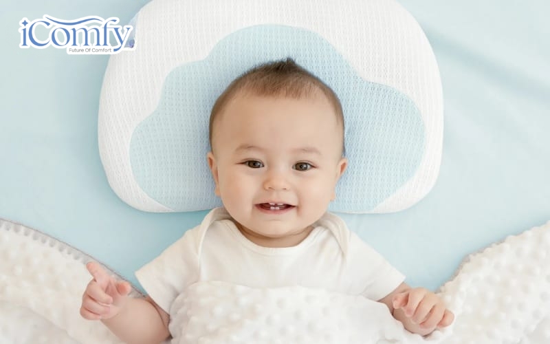 Khi chọn gối cho bé 1 tuổi, ba mẹ không nên chỉ quan tâm đến độ mềm mại mà cần chú ý đến kích thước, độ cao