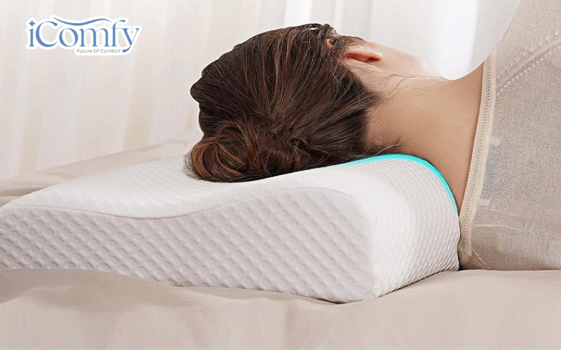 Thoái hóa đốt sống cổ thường đi kèm với tình trạng đau mỏi, cứng cổ, khó chịu sau khi ngủ