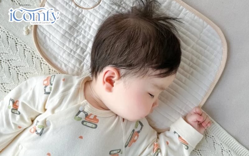Kinh nghiệm chọn mua gối cho trẻ sơ sinh an toàn, đúng cách 2 KHÔNG NÊN cho trẻ sơ sinh nằm gối, đặc biệt là trong những tháng đầu đời