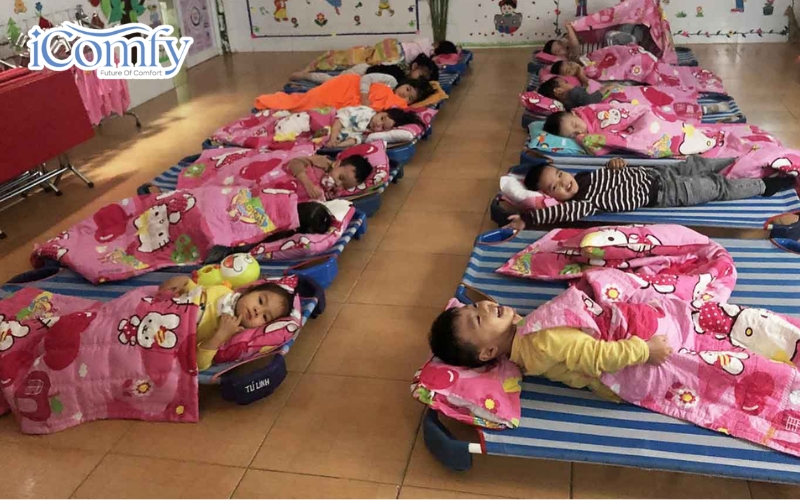 Độ cứng của nệm là lưu ý hàng đầu khi chọn mua nệm cho trẻ