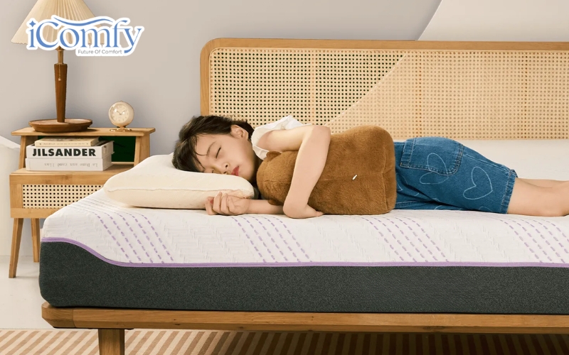 Nệm có độ phẳng ổn định và khả năng nâng đỡ phù hợp giúp cơ thể bé nằm ở tư thế tự nhiên