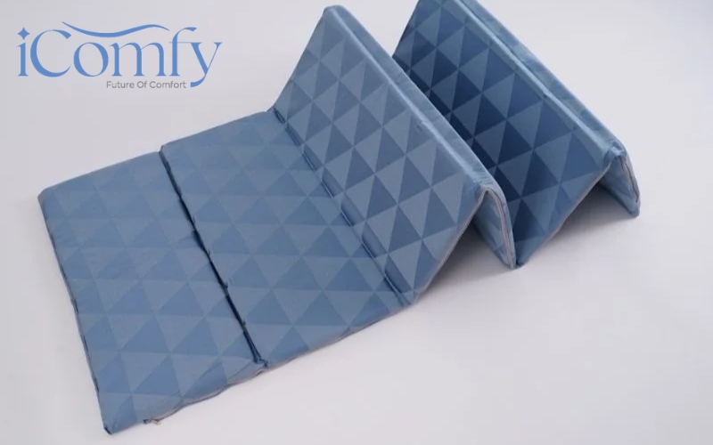 Nệm gấp văn phòng được thiết kế nhỏ gọn, vừa đủ cho một người nằm thoải mái 