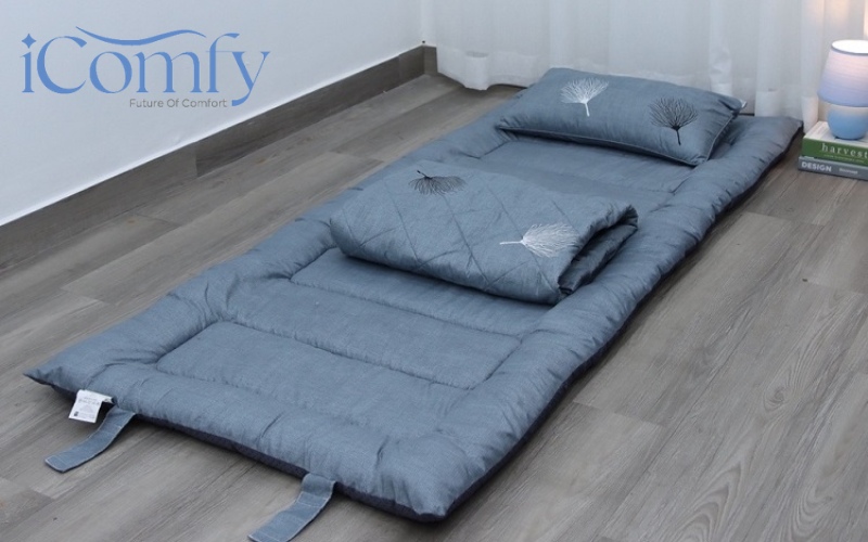 Nệm gấp văn phòng vô cùng nhỏ gọn và có thể gấp lại thành tiện lợi