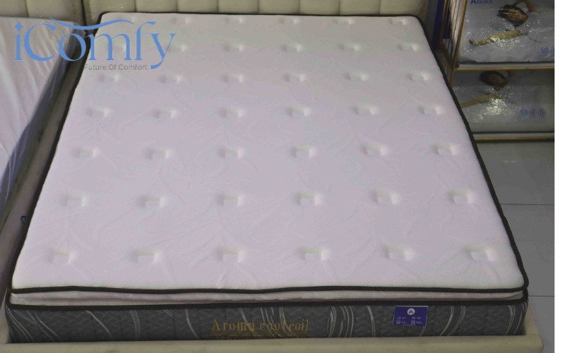 Khi vệ sinh nệm không nên xả nước trực tiếp, loại bỏ vết bẩn đúng cách