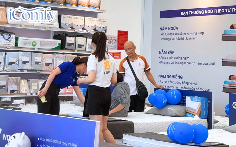 Khách hàng được hỗ trợ chọn nệm theo thể trạng, thói quen ngủ và nhu cầu sử dụng