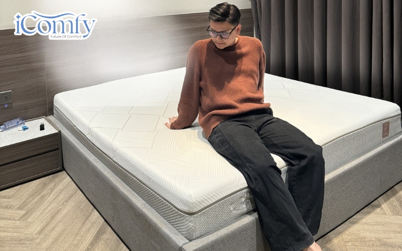 Nằm thử trực tiếp để cảm nhận độ êm, độ lún và khả năng nâng đỡ khi mua nệm