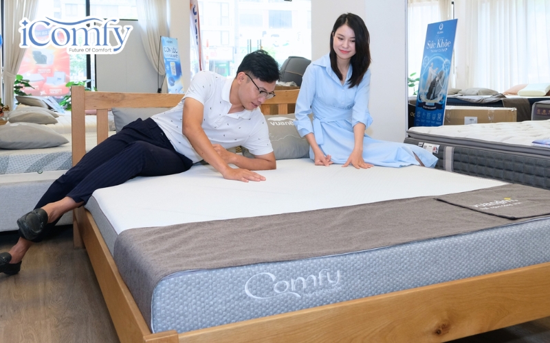 Nằm thử trực tiếp để cảm nhận độ êm, độ đàn hồi và khả năng nâng đỡ của nệm