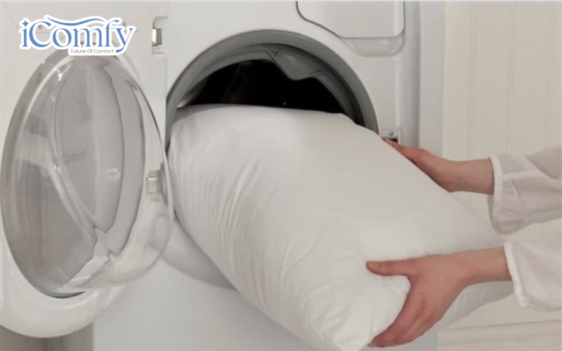 Tuyệt đối không ngâm gối vào nước, không giặt máy, không vặn xoắn