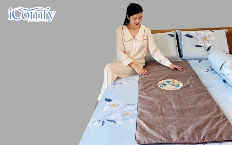 Nên trải đệm trên giường, nệm hoặc mặt sàn phẳng để đảm bảo độ ổn định