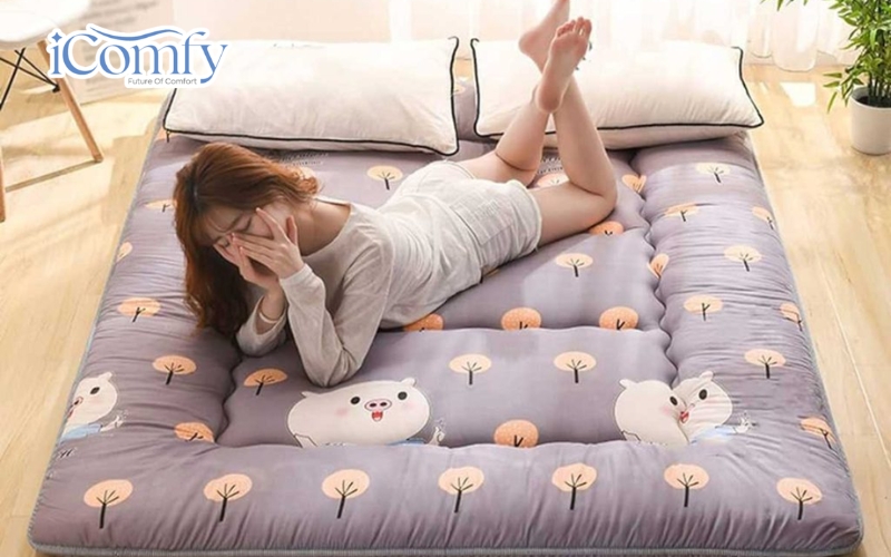Phần đáy nệm tiếp xúc sát mặt sàn nên rất khó thoát hơi ẩm