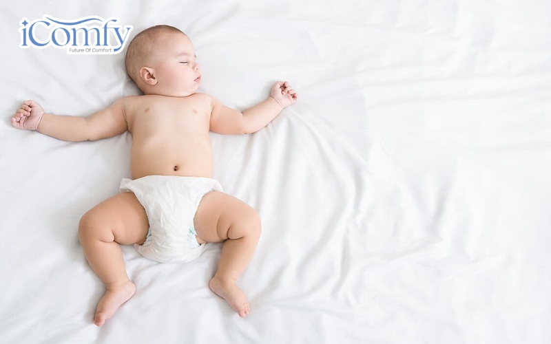 Nệm phải đủ chắc để nâng đỡ cơ thể bé một cách cân đối, nhưng vẫn có độ đàn hồi nhẹ nhàng