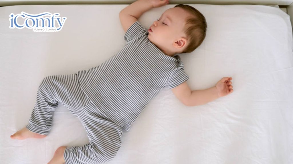 [Giải đáp] Trẻ sơ sinh nên nằm giường hay nệm để ngủ ngon?