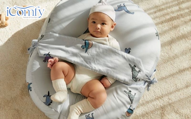 Khi nằm, đầu và vai nên được đặt ở phần cao của gối, mông nằm đúng vị trí lõm 
