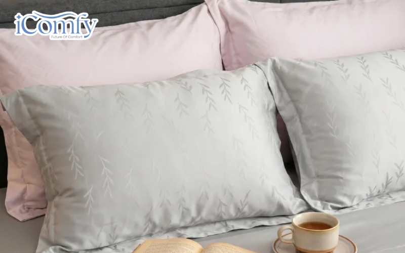Sau khi giặt xong, hãy nhẹ nhàng ép bớt nước thay vì vắt xoắn