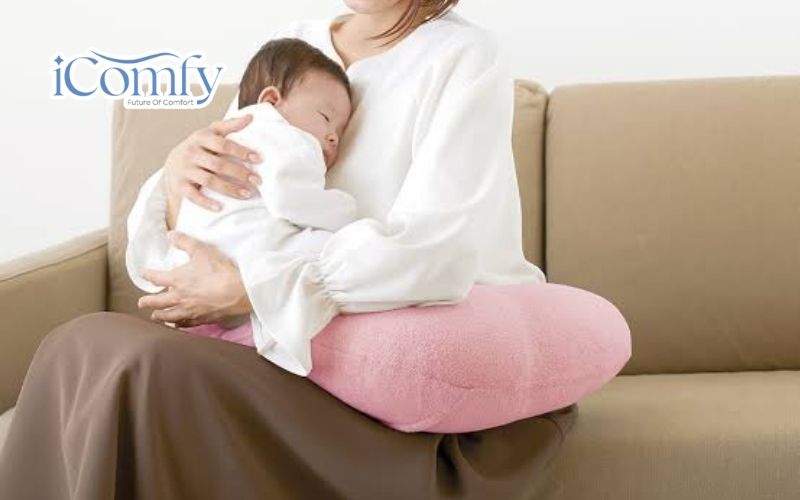 Ruột gối phải có độ êm vừa phải, không bị lún xẹp làm cong lưng bé