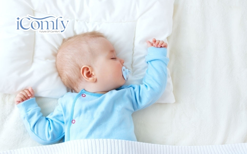 Có nên cho trẻ nằm gối ngay khi chào đời?