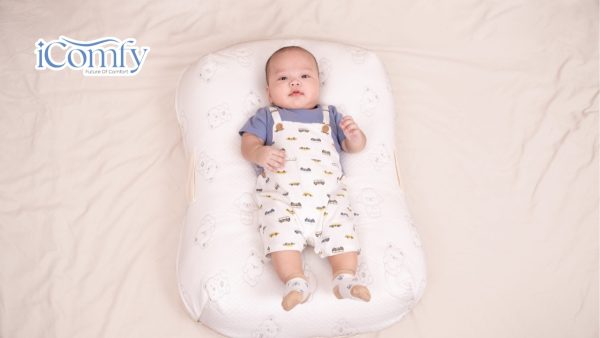 Trẻ sơ sinh nằm ngủ trên gối chống trào ngược có tốt không?